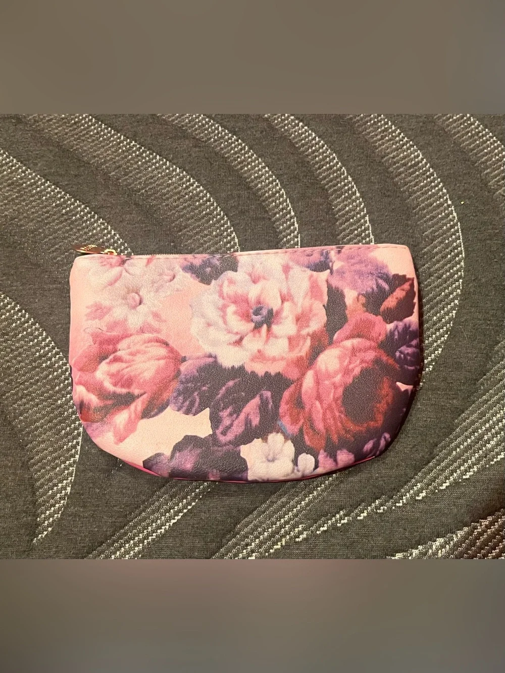 NNW Ipsy May 2022 Makeup Bag Collectible